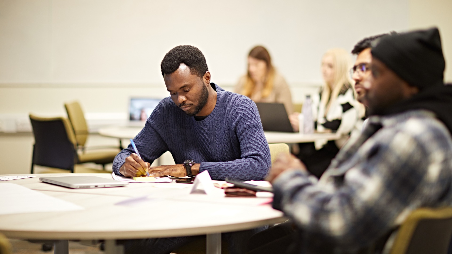 A student participating in an MBA class