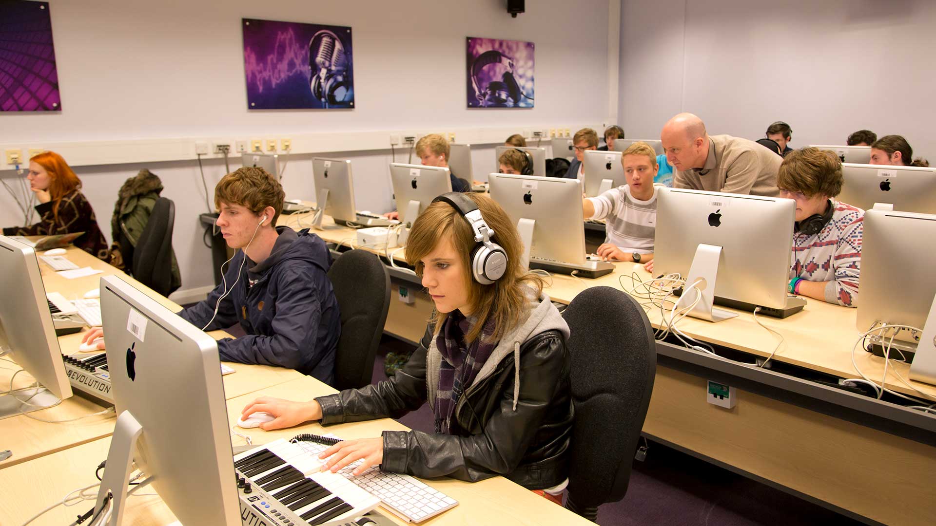 Students in mac lab