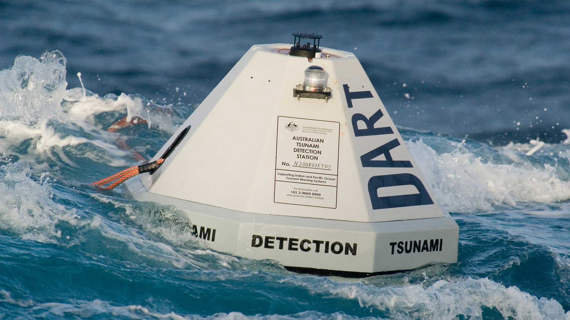Tsunami warning buoy